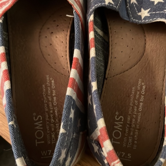 Toms Stars and Stripes Slip-On Shoes - Picture 2 of 7